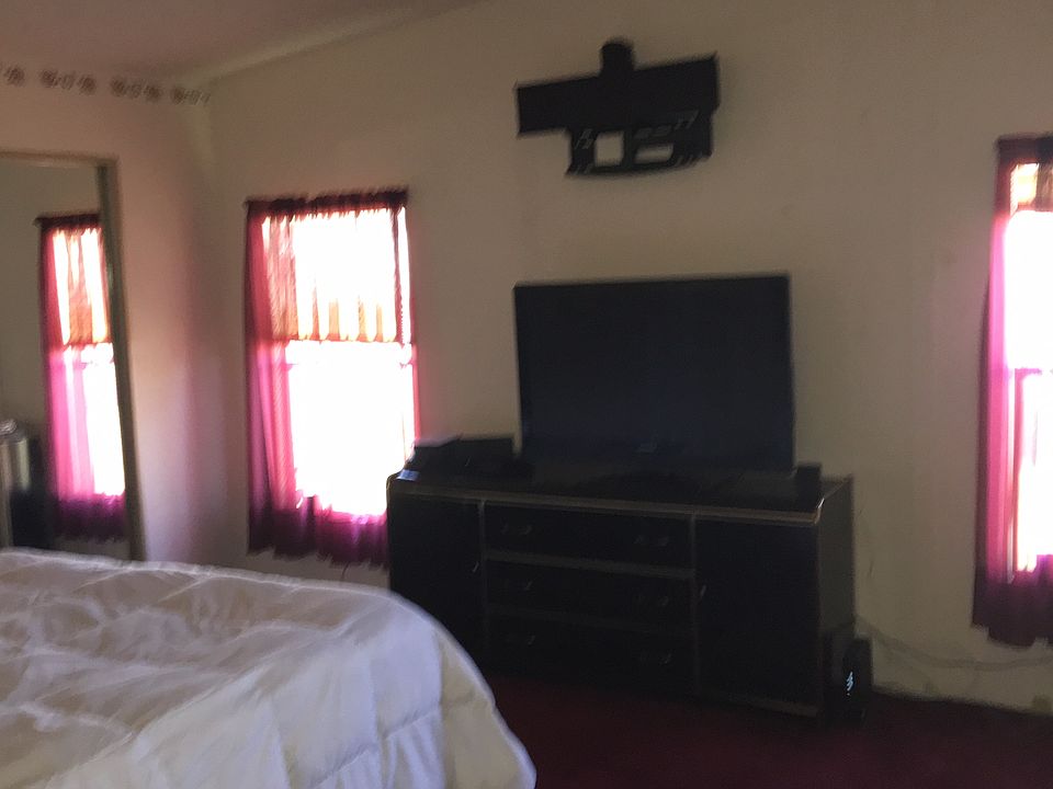 2nd image of 913 Strongbox Ln