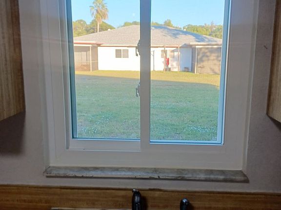 3rd image of 937 SE 23rd Pl #4