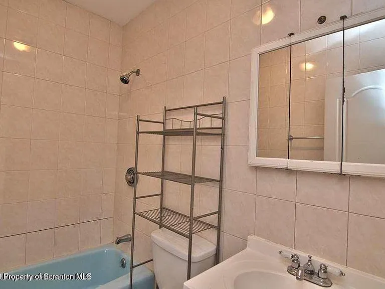 533 Quincy Ave — Photo 21