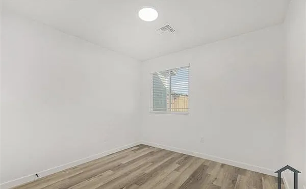3 bed, 951 sqft, $1,999 — Photo 4