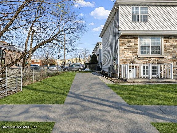 3rd image of 3 Mann Ave