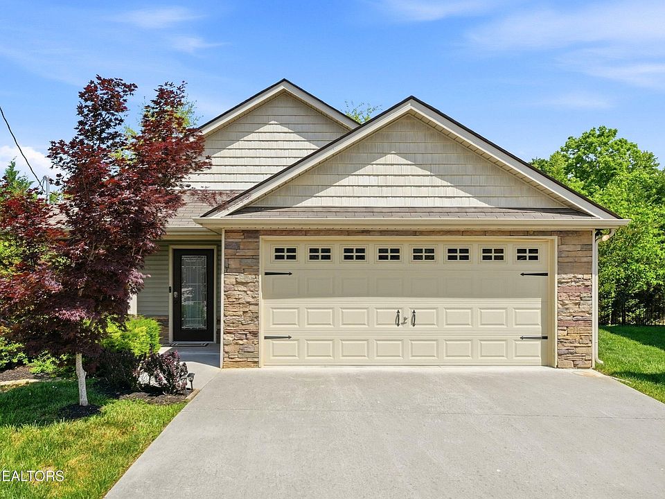 1st image of 1724 Cove Oak Ln