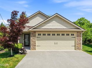 1724 Cove Oak Ln, Knoxville, TN 37909