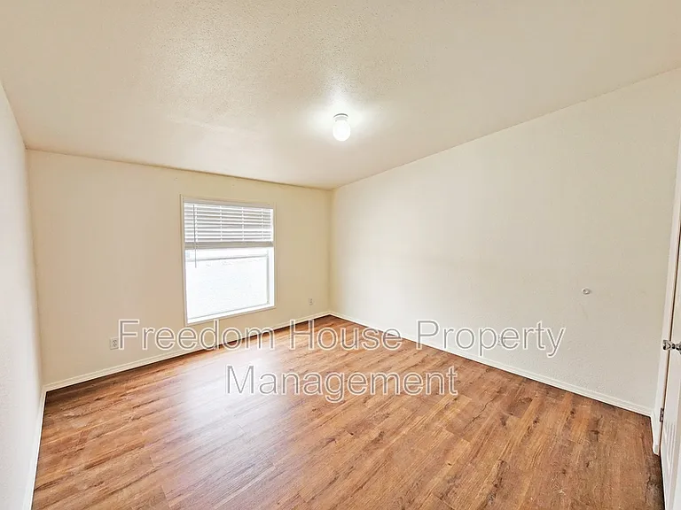 5220 Jerry Ave — Photo 19