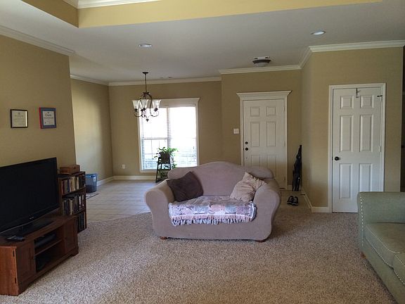 3rd image of 1813 White Oak Cir