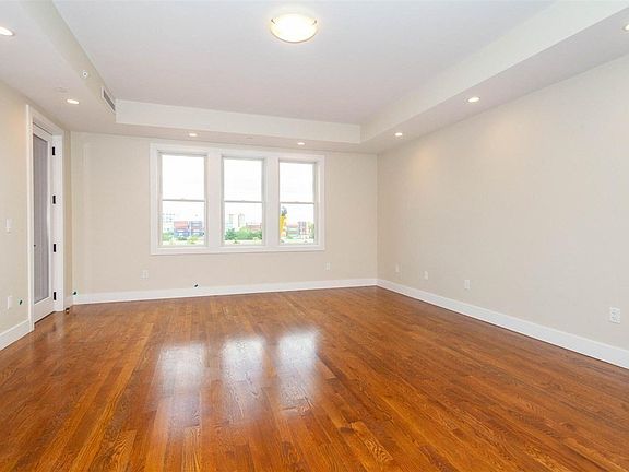 3rd image of 906 E 2nd St Unit 110