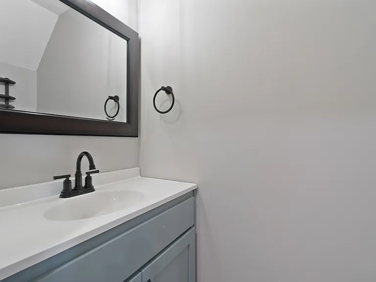 945 Captains Ct — Photo 1