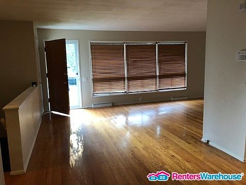 4th image of 9634 Newton Dr