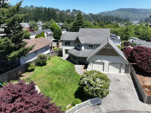 860 Cameo Ct, Brookings, OR 97415