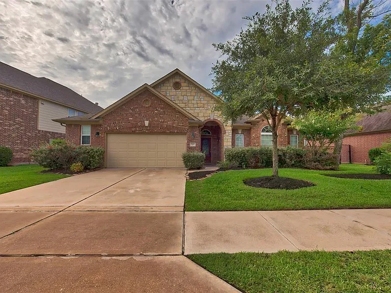 6906 Patterson Dr — Photo 2