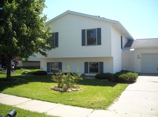 2806 Rutherford Dr, Bloomington, IL 61705