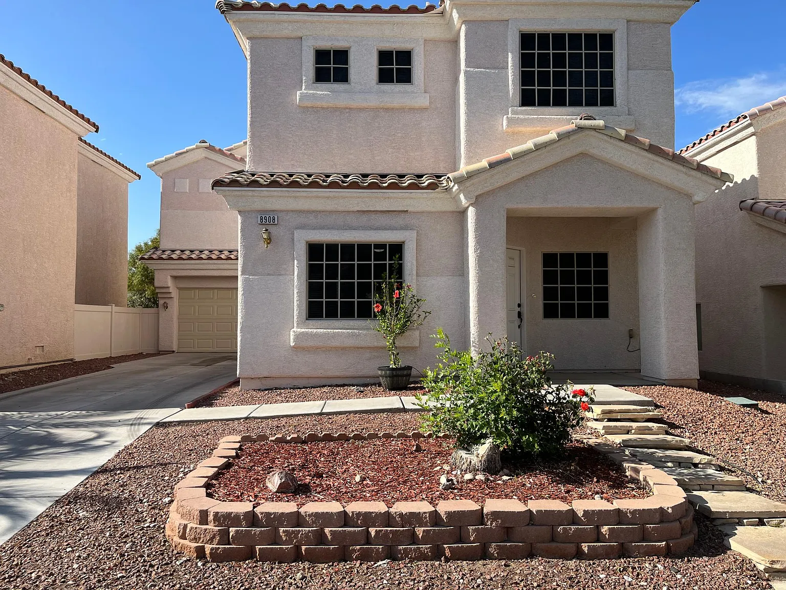 4 bed, 2205 sqft, $2,400 — Photo 1