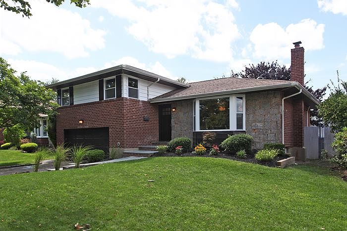 1st image of 270 Ringwood Dr