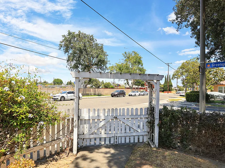 304 S Greengrove Dr — Photo 25