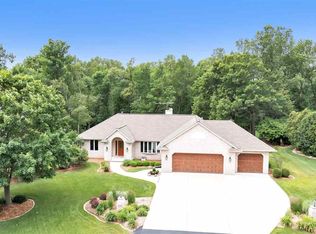 2181 Ives Ln, Suamico, WI 54173