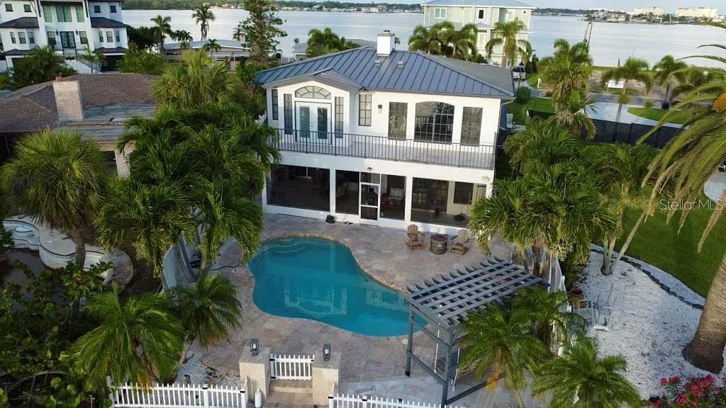 5 bed, 4.5 bath, 4063 sqft, $13,000 — Photo 2