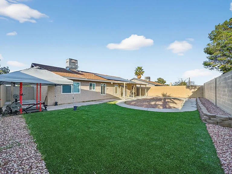 6717 Atwood Ave — Photo 9