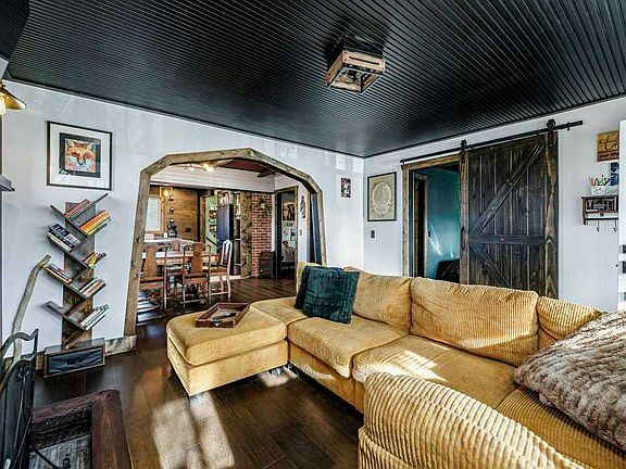 5th image of 4836 49th St