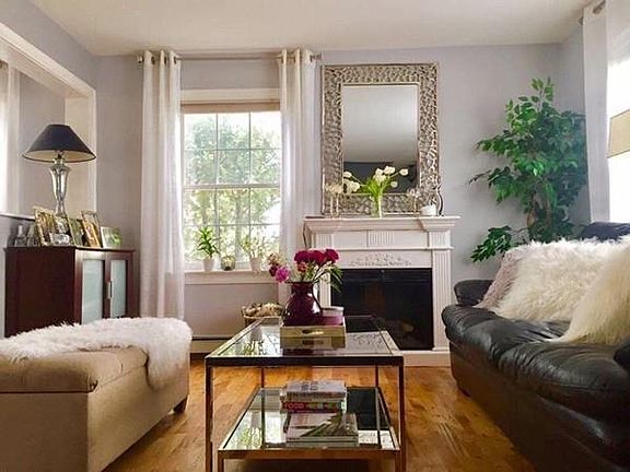 4th image of 27 Wisteria St #4