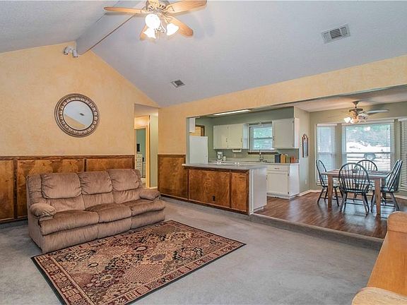4th image of 633 Holly Dr