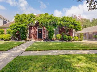 2038 Barrington Pointe Dr, League City, TX 77573