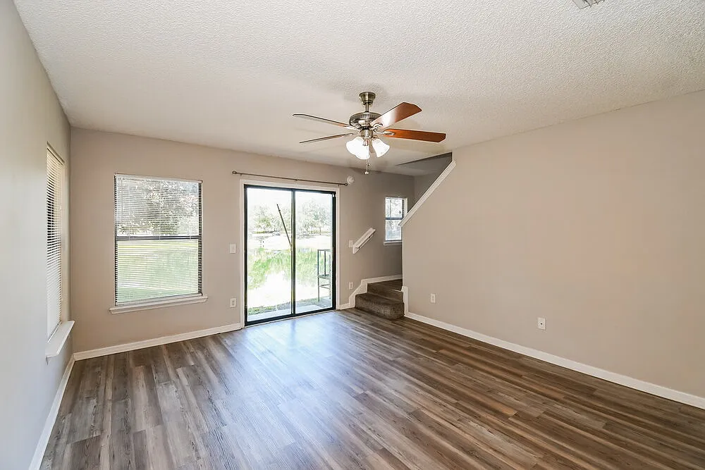 3 bed, 2.5 bath, 1524 sqft, $1,675 — Photo 4
