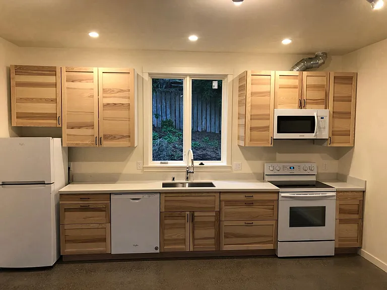 2512 SW Graham St — Photo 4