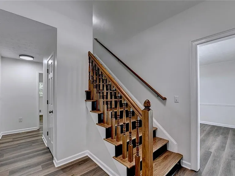1530 Plunketts Rd — Photo 12