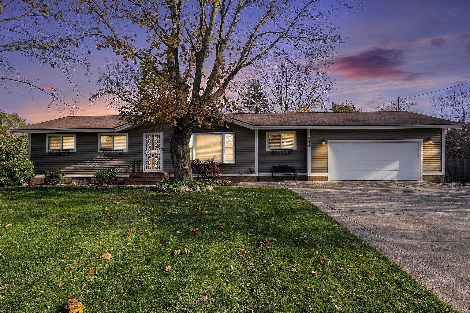 5280 Hillview Dr photo 1