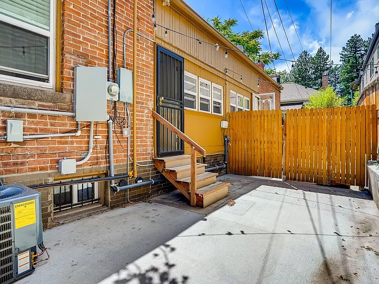 2315 E 5th Ave — Photo 10