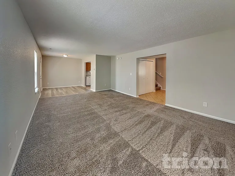 1726 Farm Meadow Dr — Photo 2