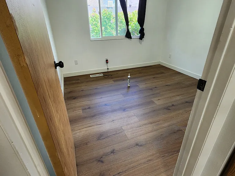 670 N 400 W — Photo 21