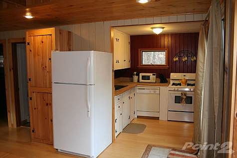 L shaped kitchen with new appliances