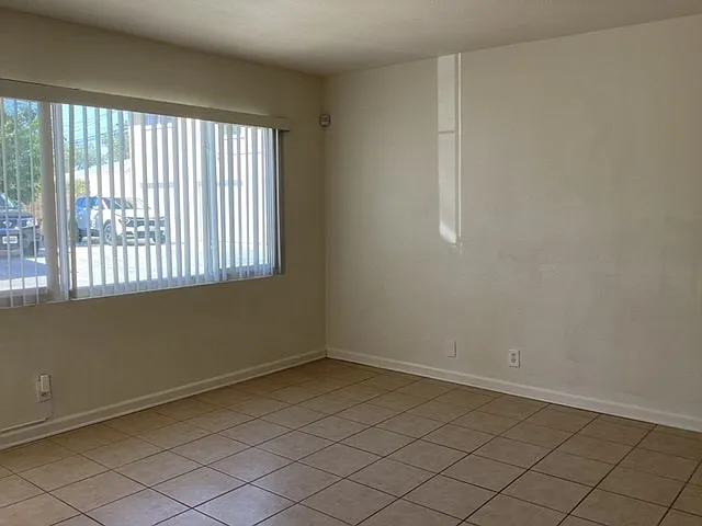 44257 Beech Ave — Photo 3