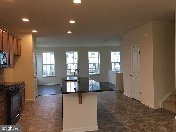 4th image of 118 Jenny Dr