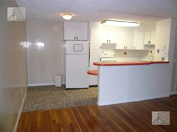 48 Green St #409 — Photo 2