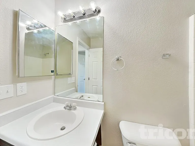 1392 S Akron Ct — Photo 11