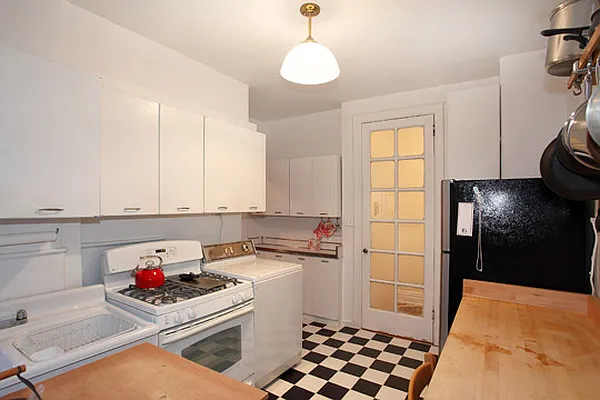 Sold by RE/MAX Town & Country | media 28