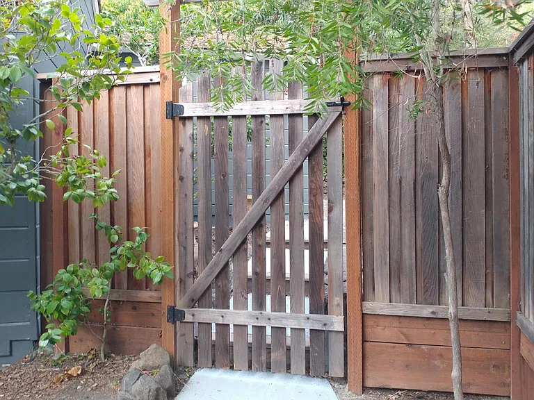 925 Hawthorn Dr — Photo 27