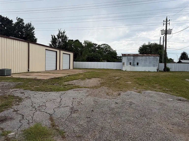 1100 Orchid St — Photo 3