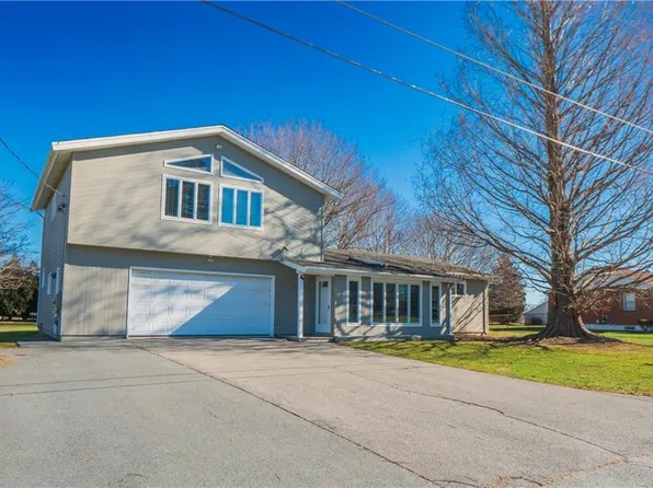 51 Ferreira Ter, Portsmouth, RI 02871