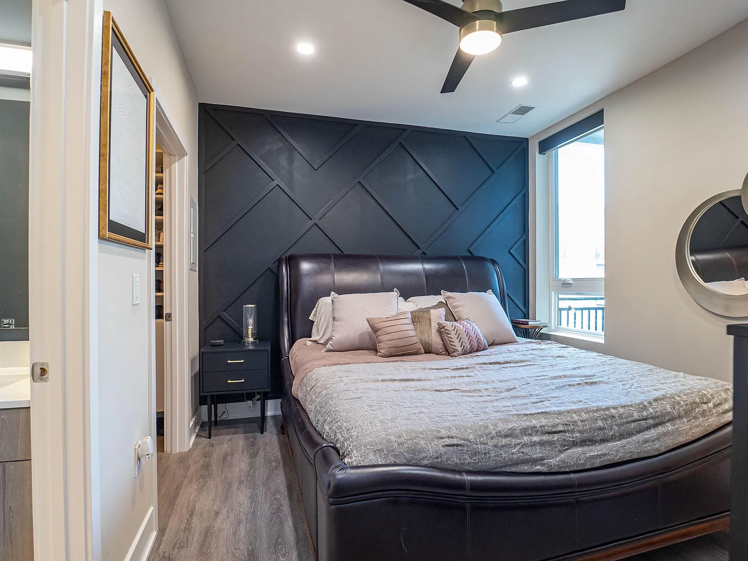 1 bed, 2.0 bath, 967 sqft, $3,867 — Photo 1