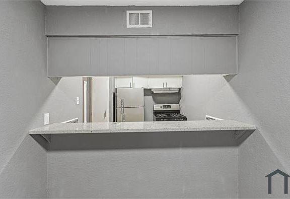 3rd image of 2534 Clara Ln