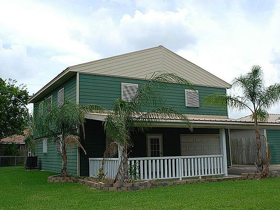 Plenty of space for ALL your TOYS in this 3/2.5/5 Move In Ready Home.