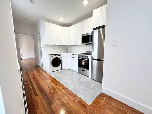 Rented by EastMount Realty LLC | media 26