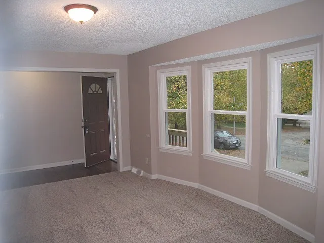 9609 N Charlotte St — Photo 2