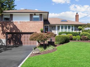 20 Michael Rd, Syosset, NY 11791