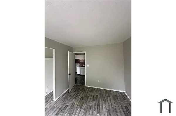 Building Photo - 3690 Bosworth Rd #7