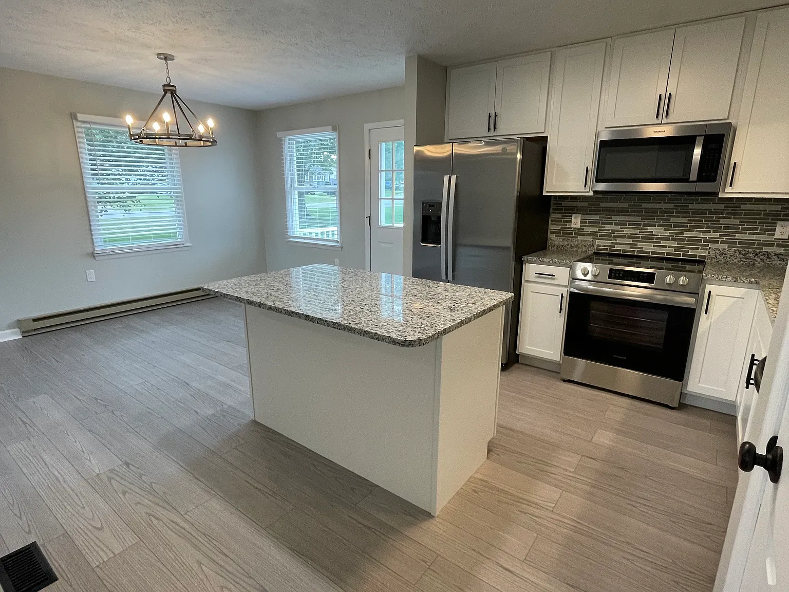 3 bed, 1372 sqft, $2,000 — Photo 3