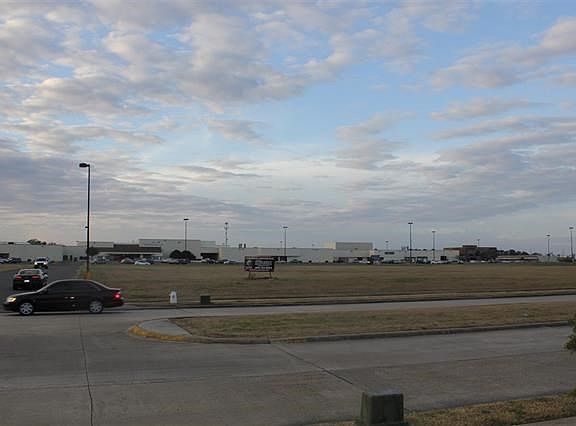 5th image of 3100 Highway 365